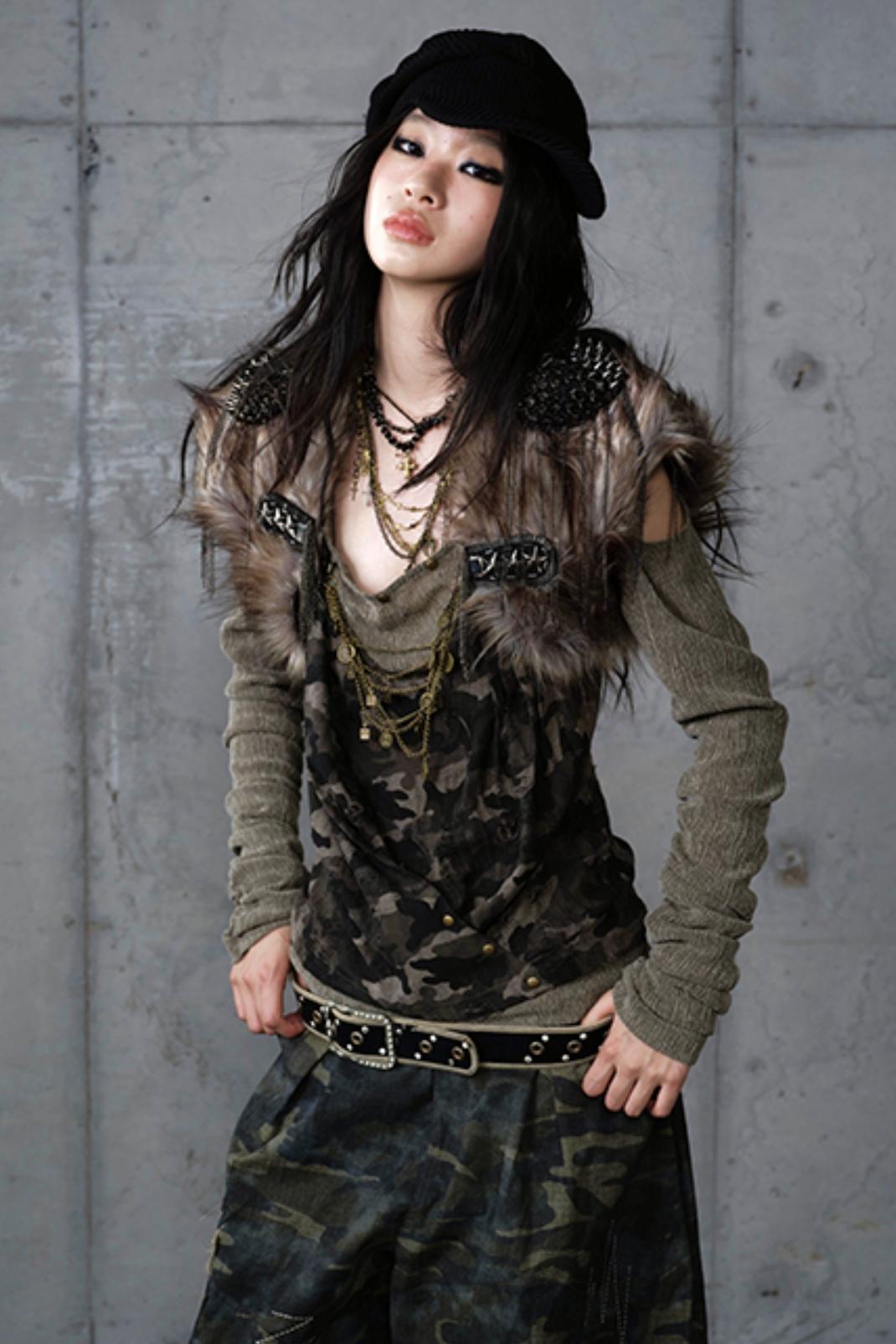 Leaky Shoulder Long Sleeve Top