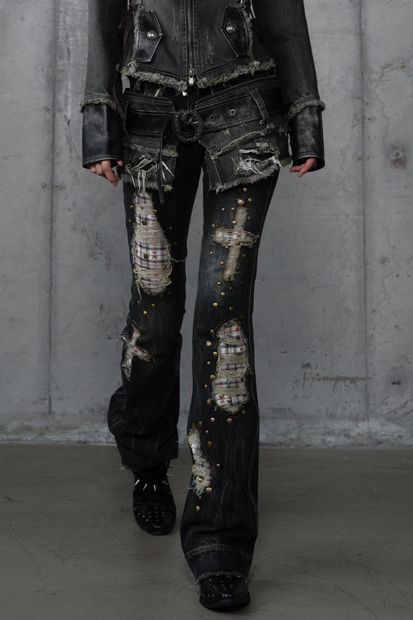 Distressed Straight Slim Jeans