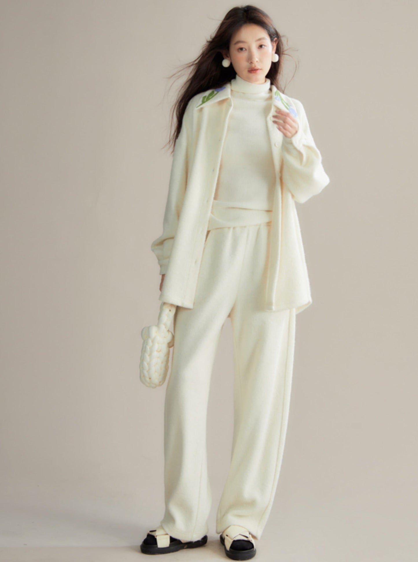 Contrast towel embroidered knit shirt sickle pants set