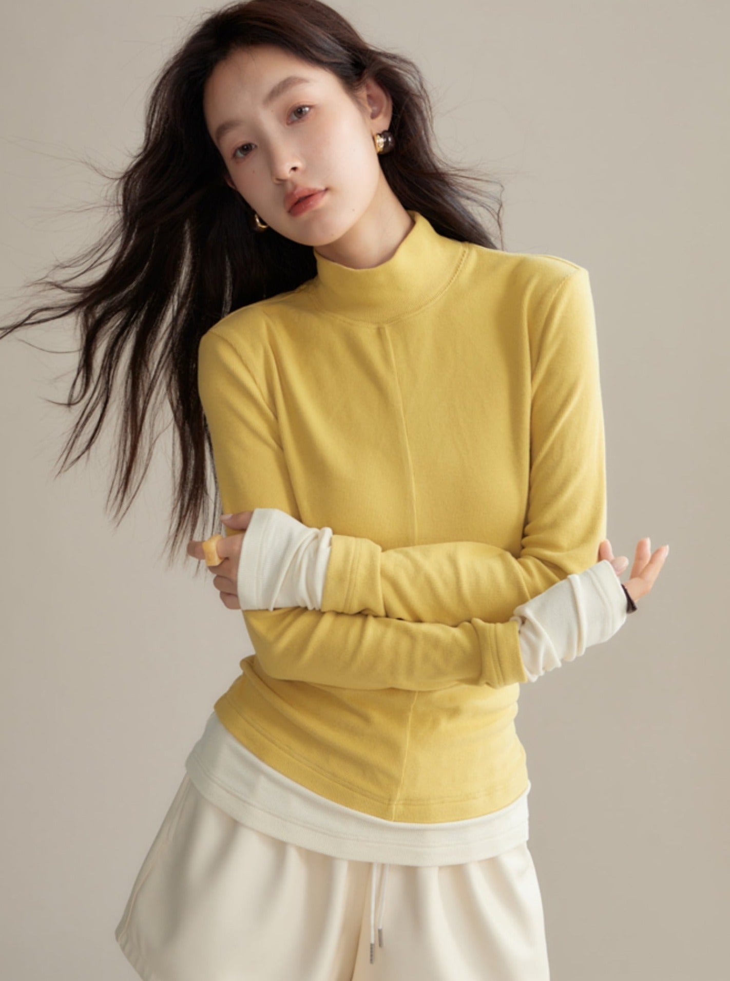 high neck long-sleeved T-shirt