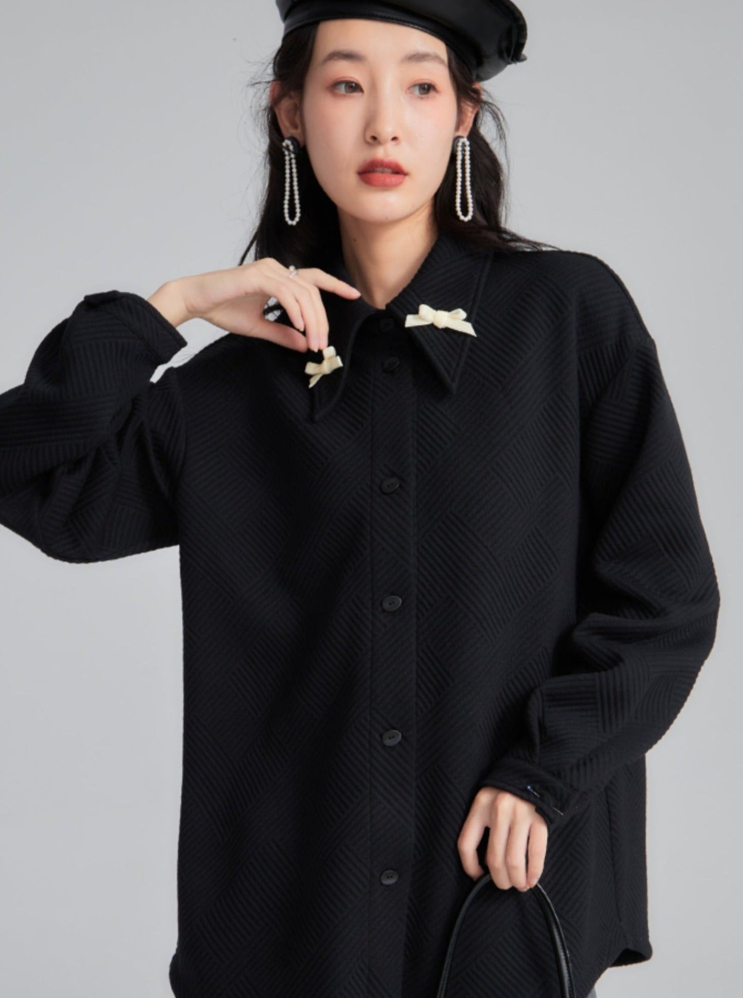 Contrasting bow Pre-Fall texture shirt