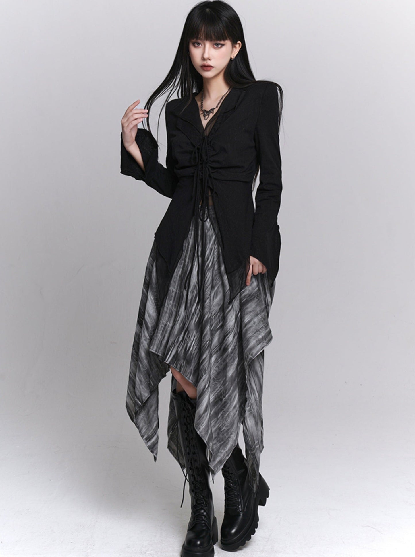 Cold Artistic Seaside Skirt With Black Shirt Set-Up