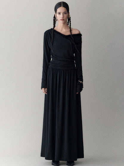 Structured V-neck pleated maxi dress