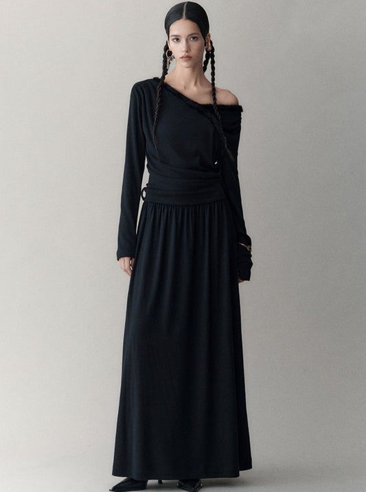 Structured V-neck pleated maxi dress