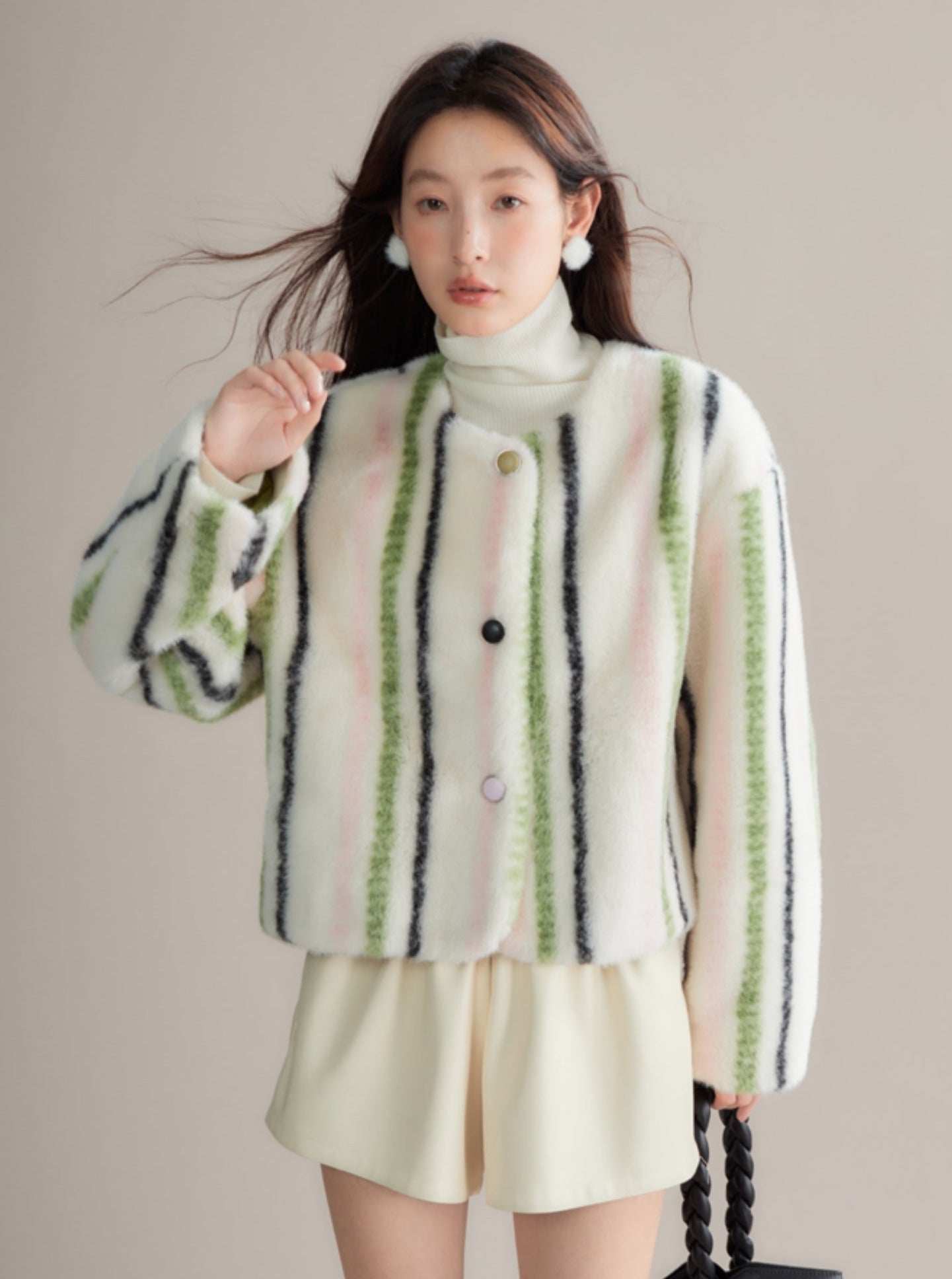 contrasting crewneck fur short coat