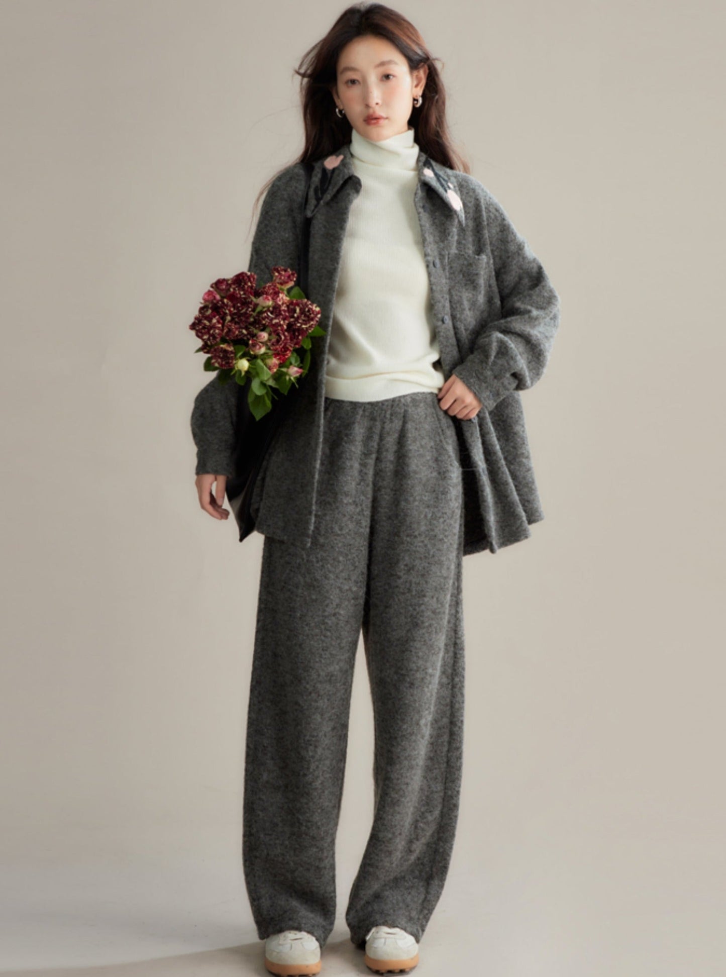 Contrast towel embroidered knit shirt sickle pants set