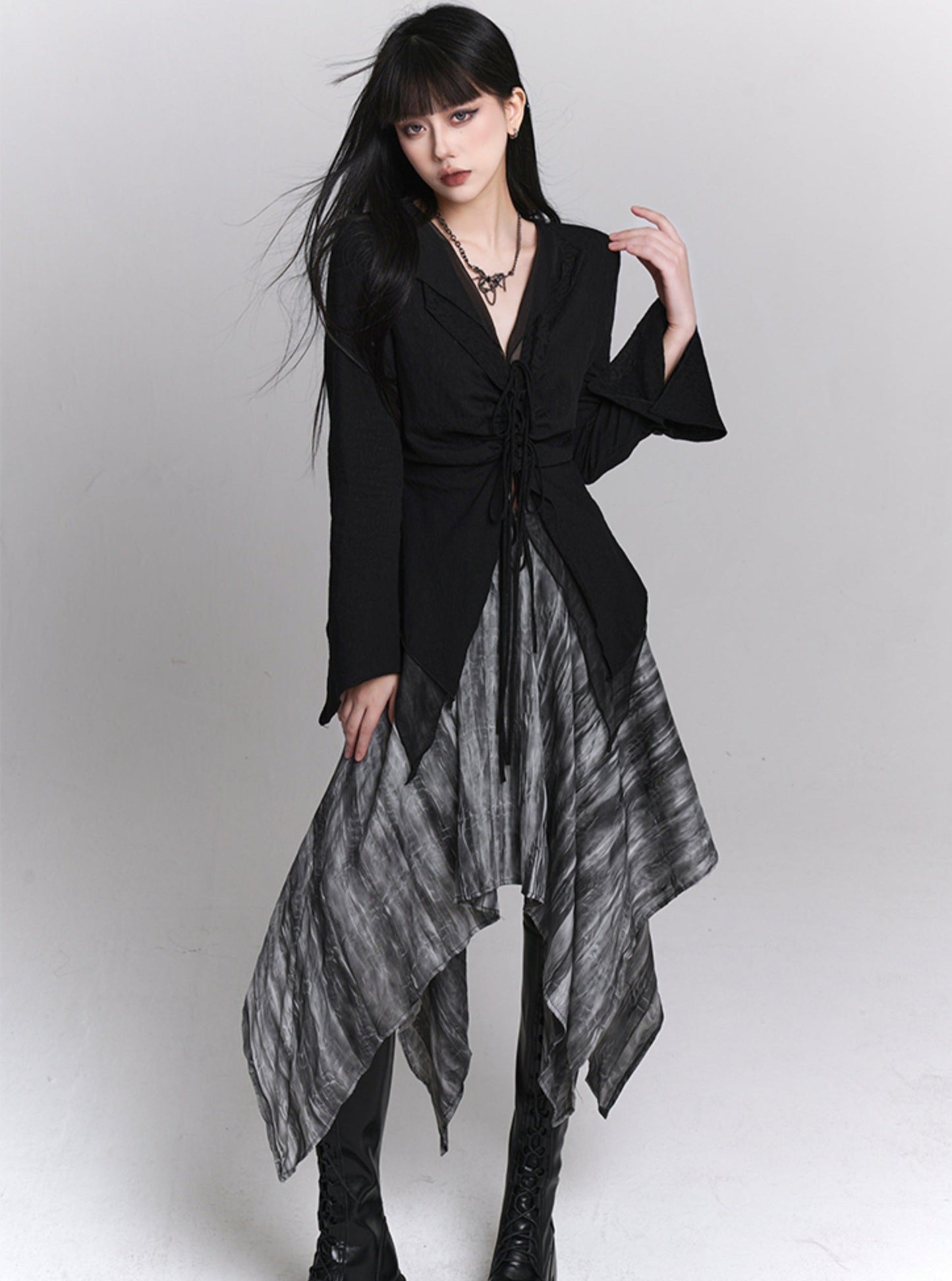 Cold Artistic Seaside Skirt With Black Shirt Set-Up