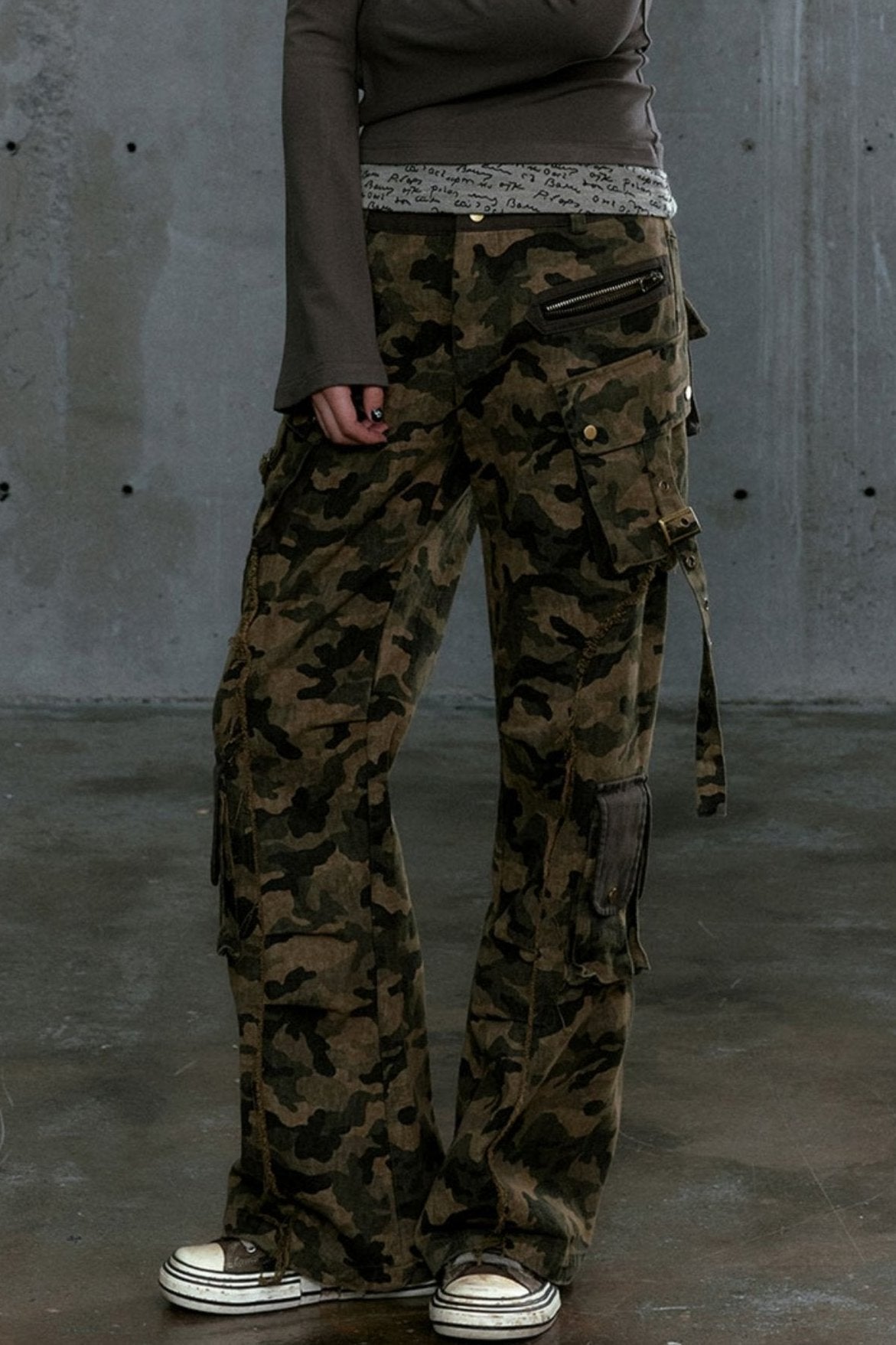 Multi-Pocket Low Rise Cargo Pants