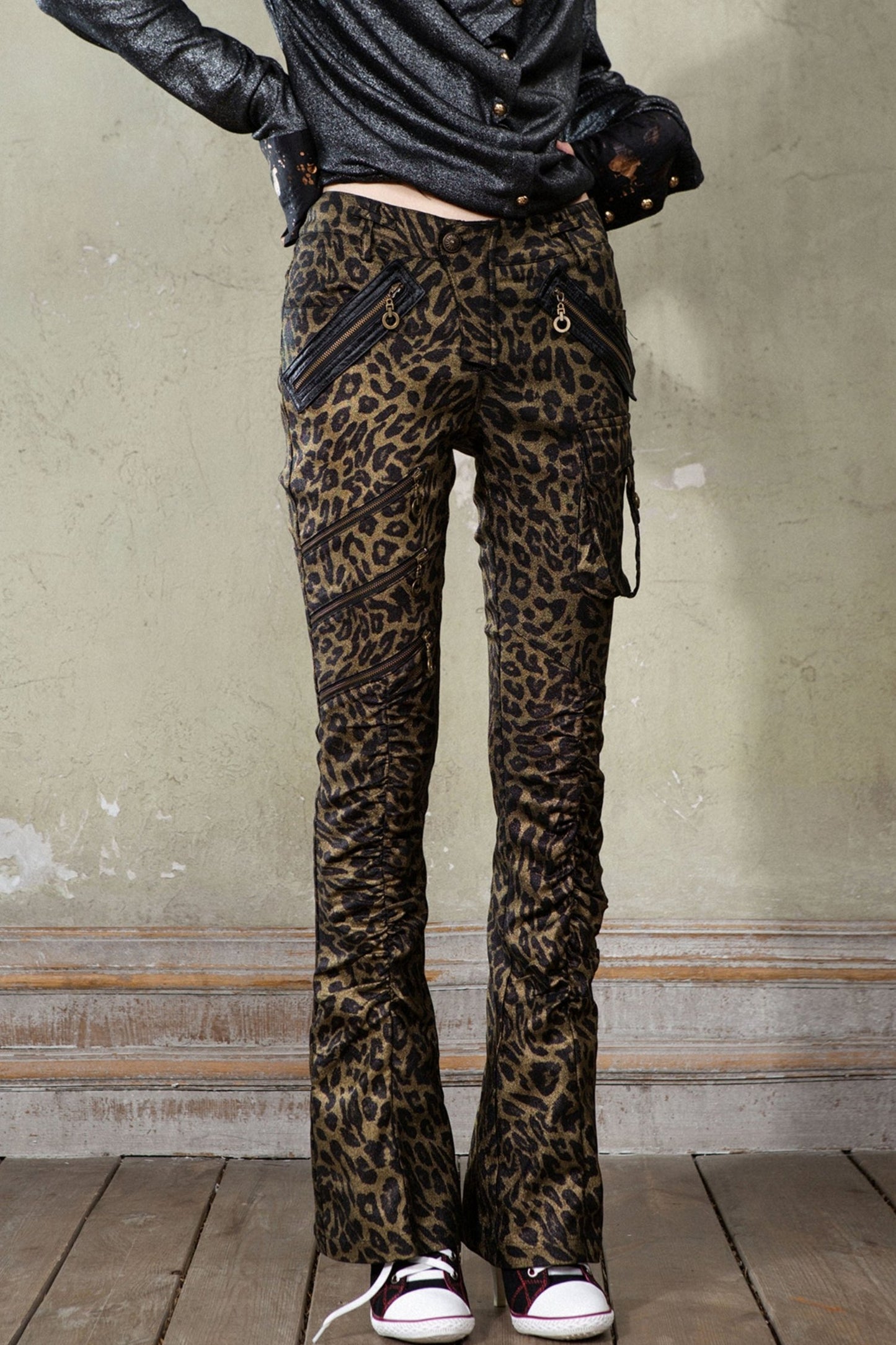 Low-Rise Leopard Print Trousers