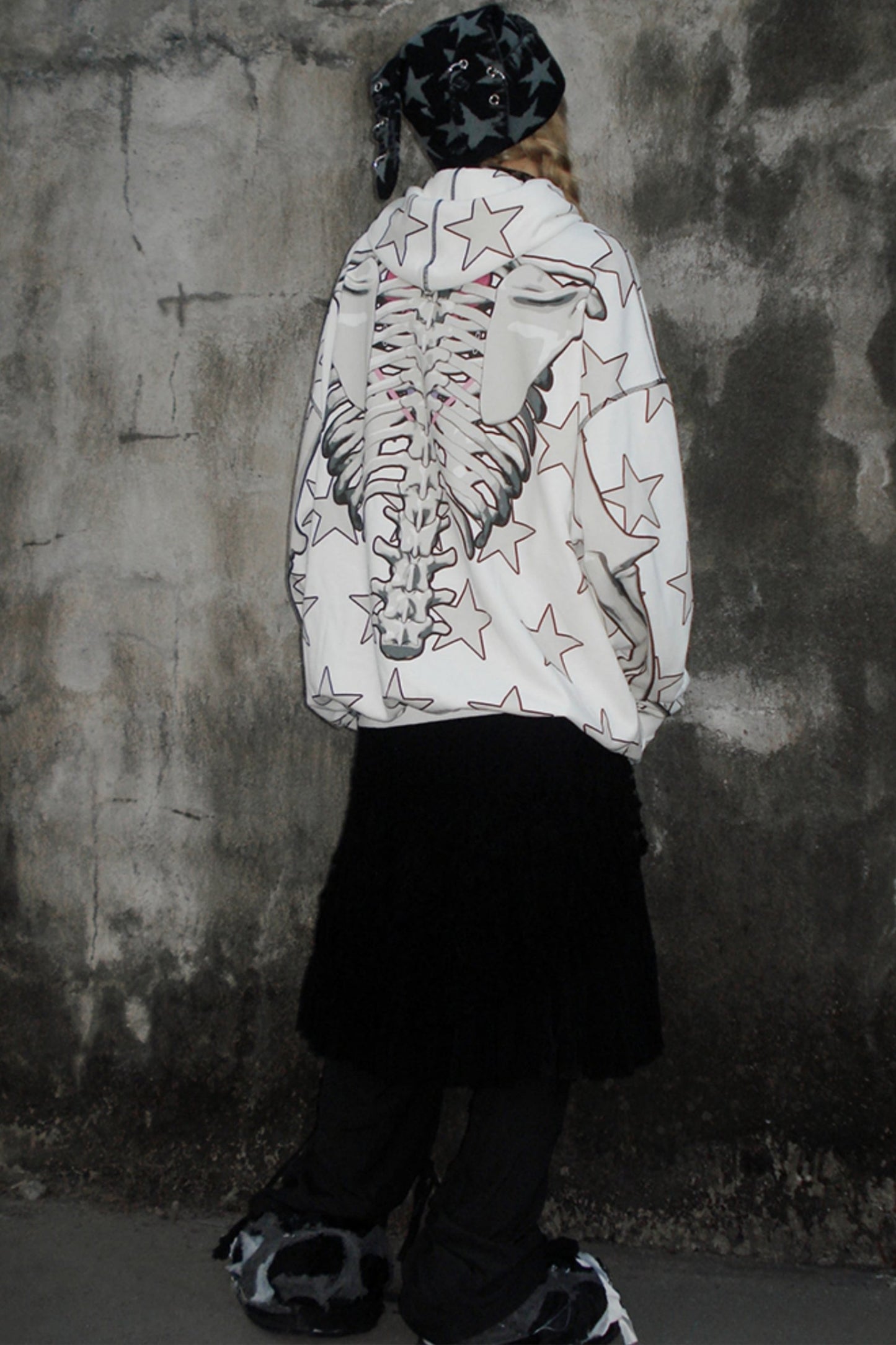 Skull and Bow Graphic Sweatshirt