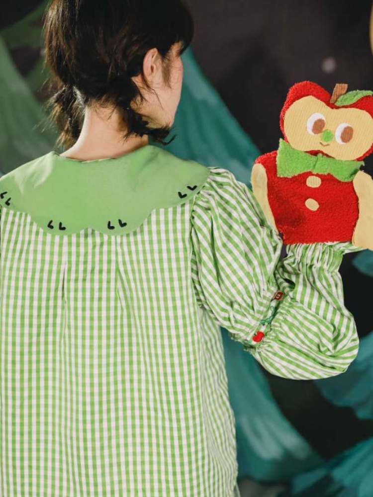 Apple Bug Embroidery Puff Sleeve Shirt