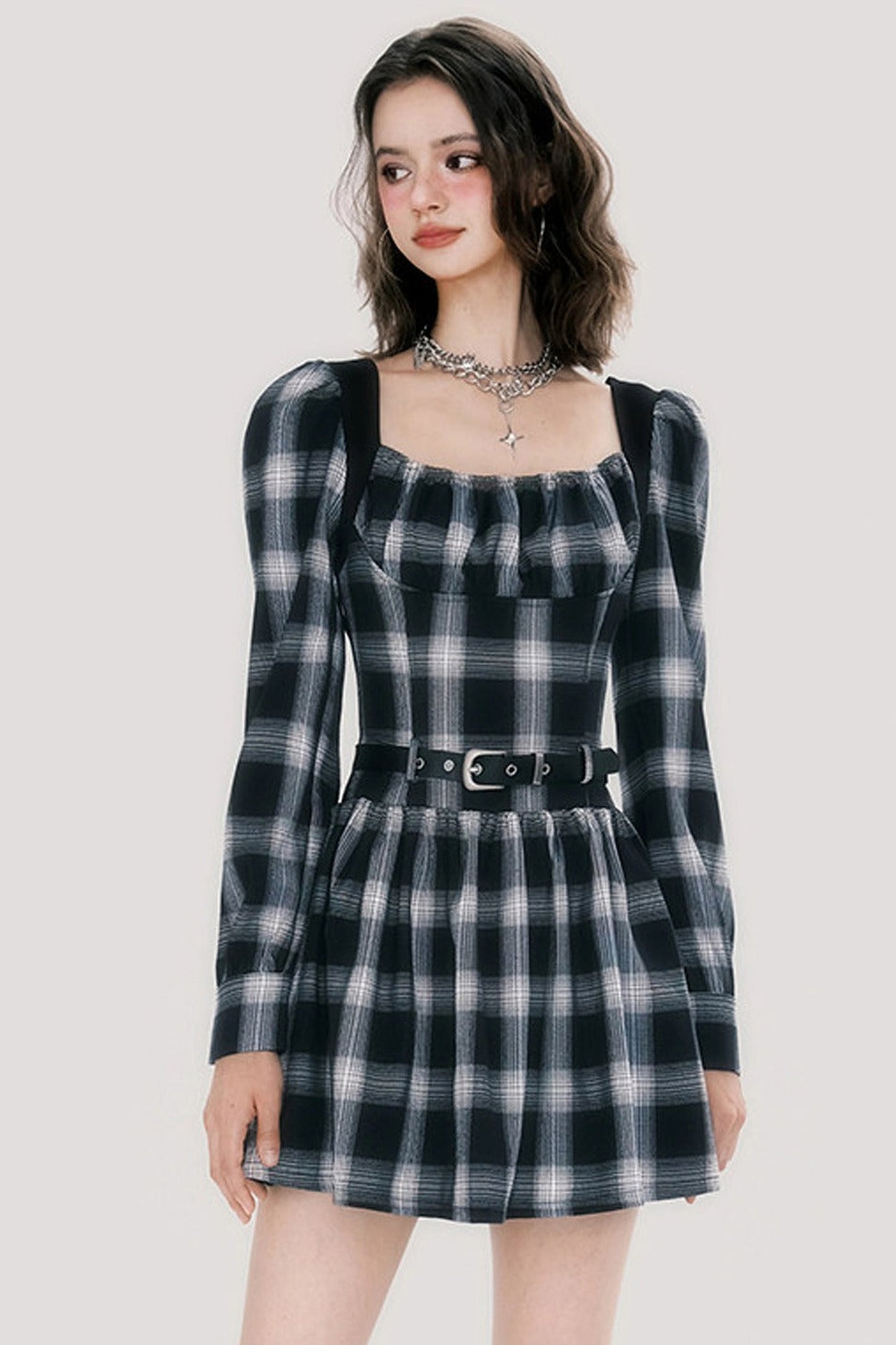 Robe à carreaux à manches longues cintrée à la taille