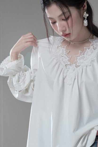 Lace Spliced Long-Sleeved Blouse