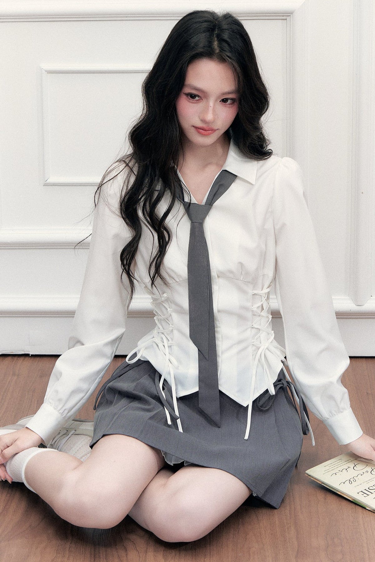 Ensemble blouse à nœud coulissant et jupe