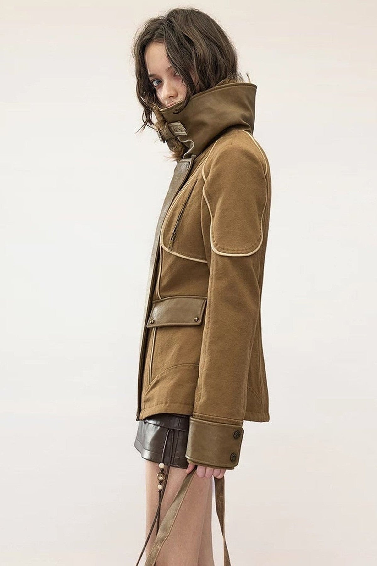 Gesteppte Baumwolljacke im Patchwork-Stil mit Lederapplikation