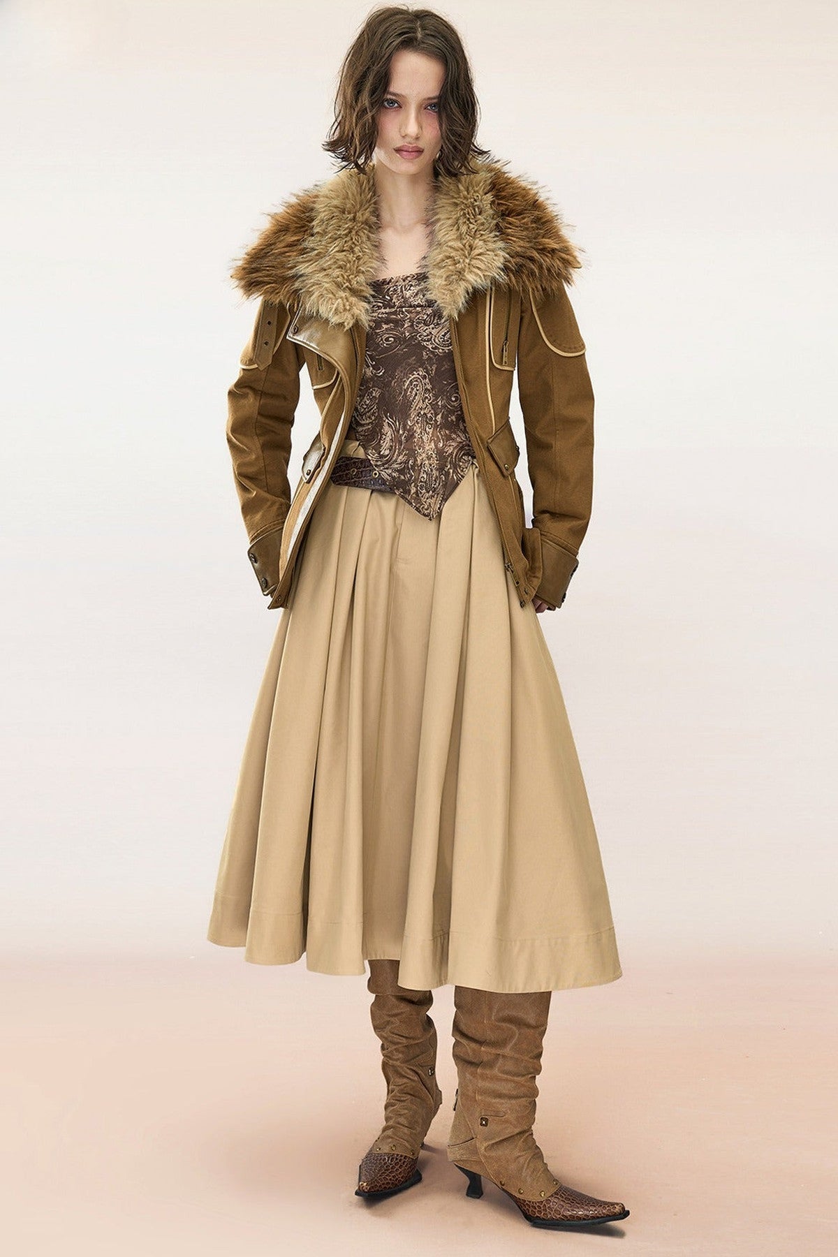 Gesteppte Baumwolljacke im Patchwork-Stil mit Lederapplikation