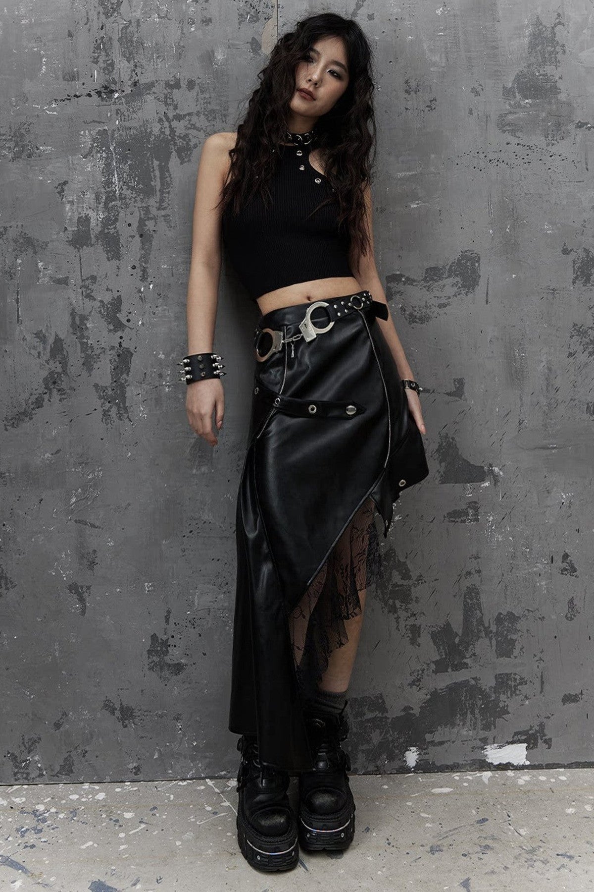 Asymmetrischer Patchworkrock aus Kunstleder