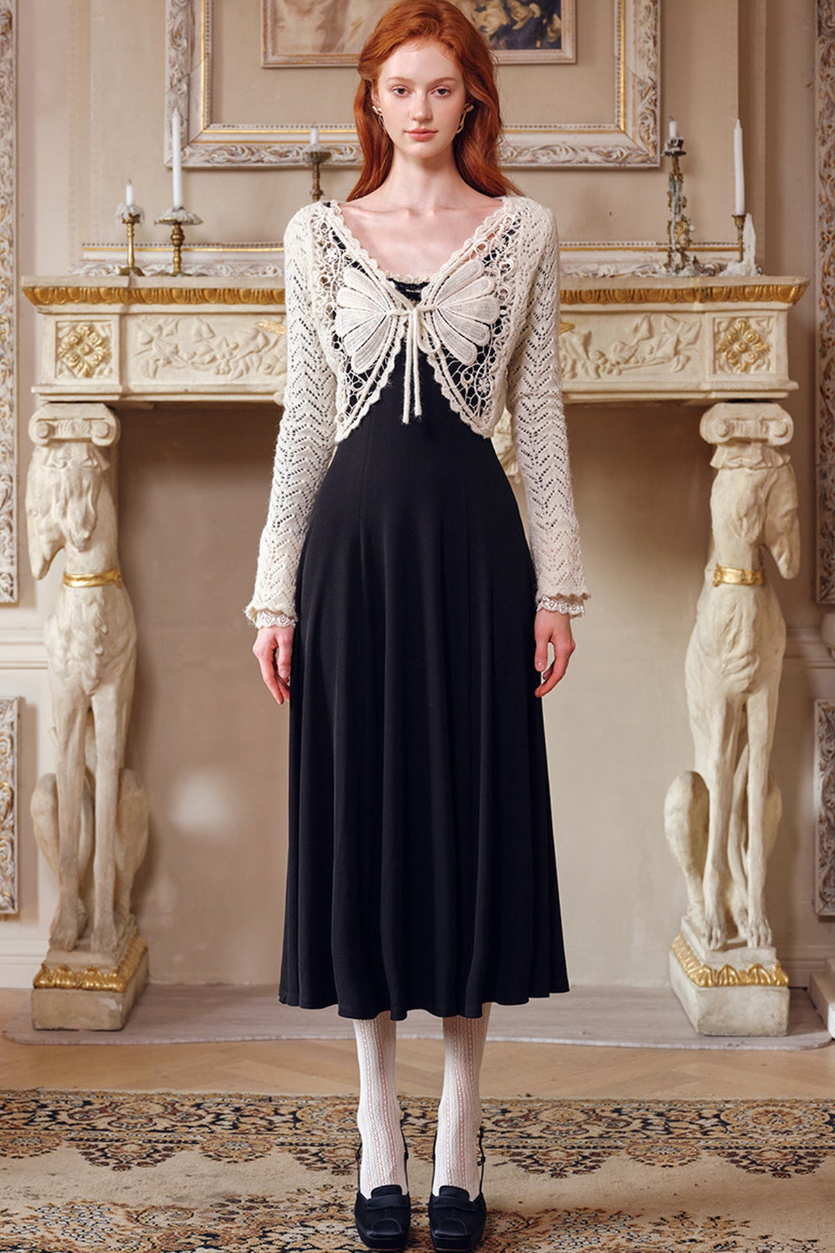 Schwarzes langärmeliges Strickkleid