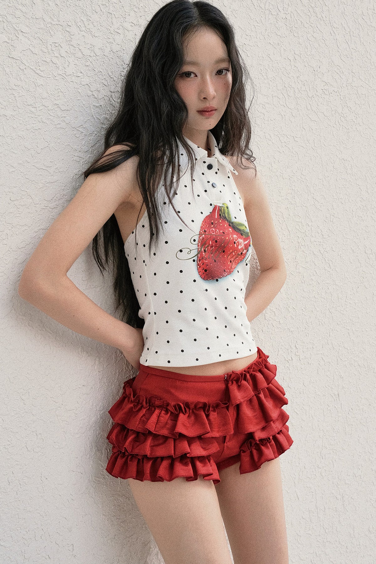 Top a canotta all'americana con schiena scoperta a pois fragola