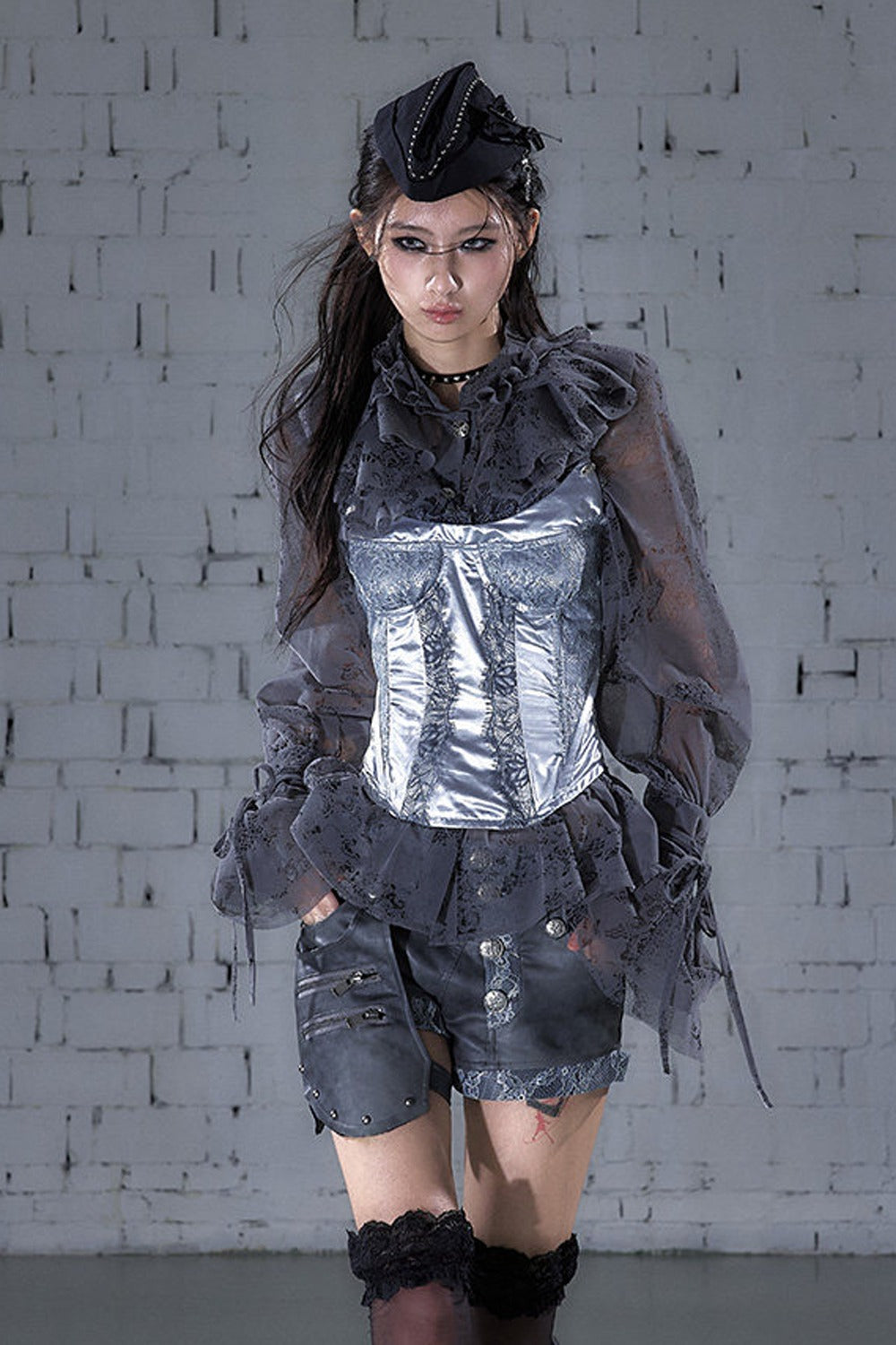Top corsetto in raso senza spalline con stecche