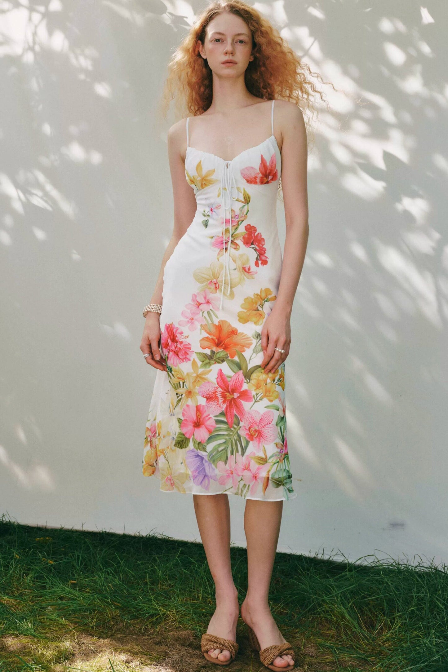 Trägerkleid mit tropischem Blumenprint