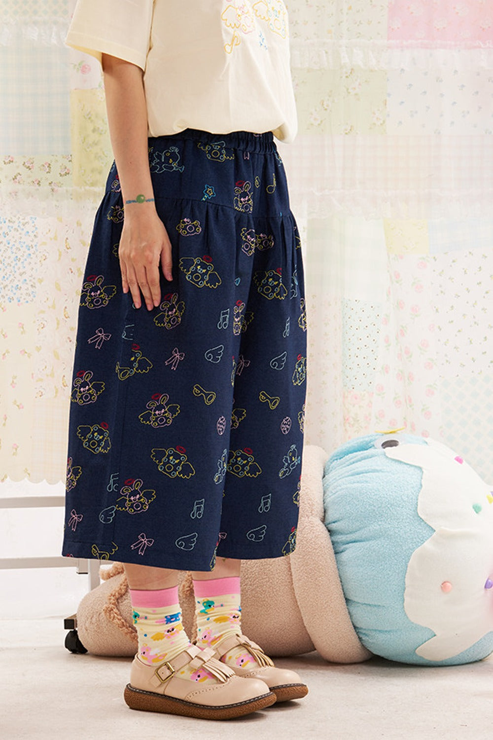 Animal Angel Heavy Embroidery Capri Pants