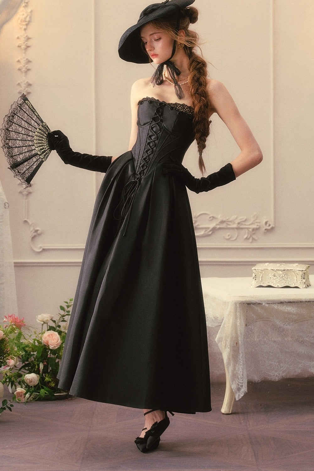 Französisches Prinzessinnenkleid aus Satin mit Korsett