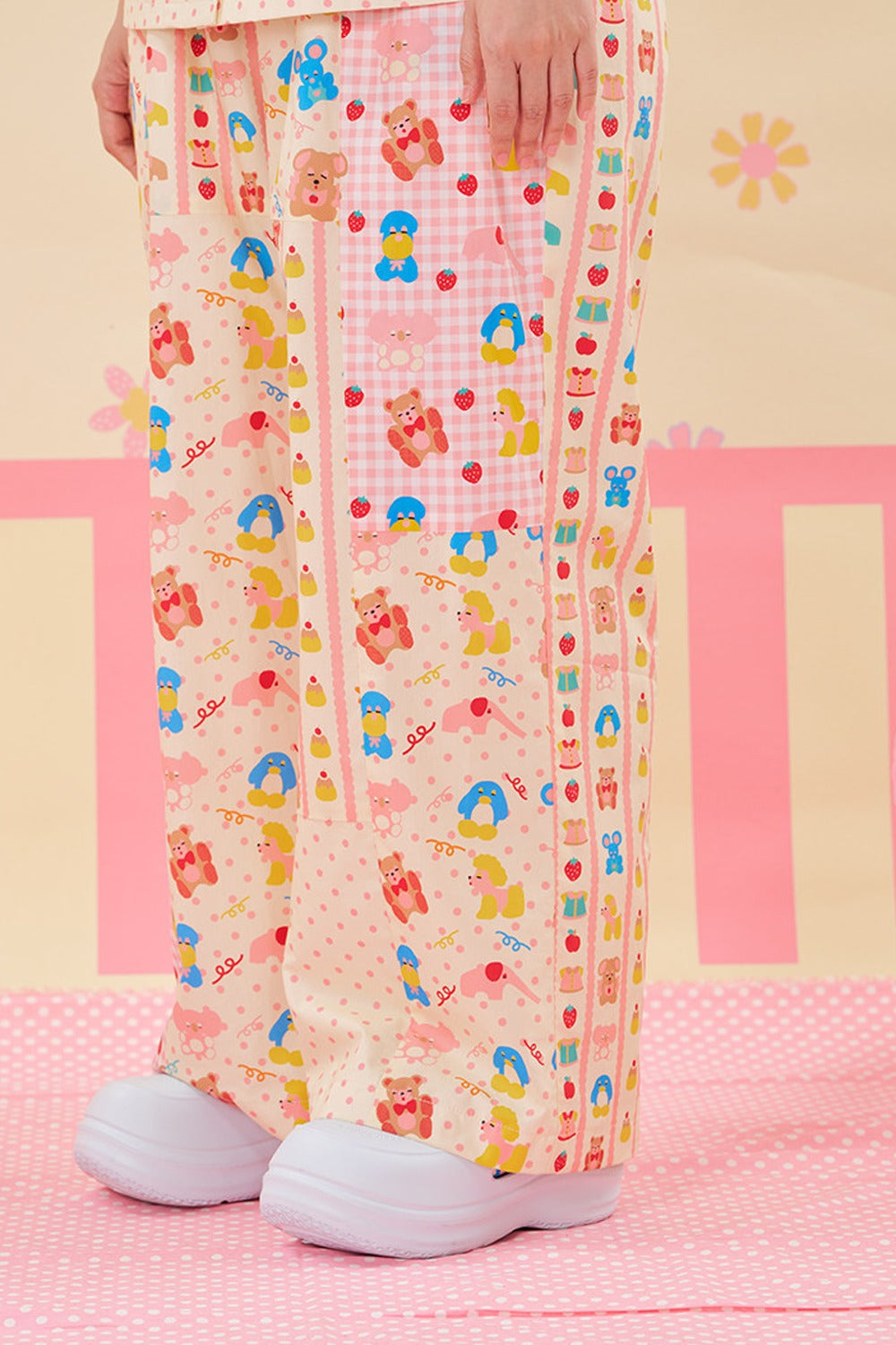 Bunte Patchwork-Hose mit weitem Bein
