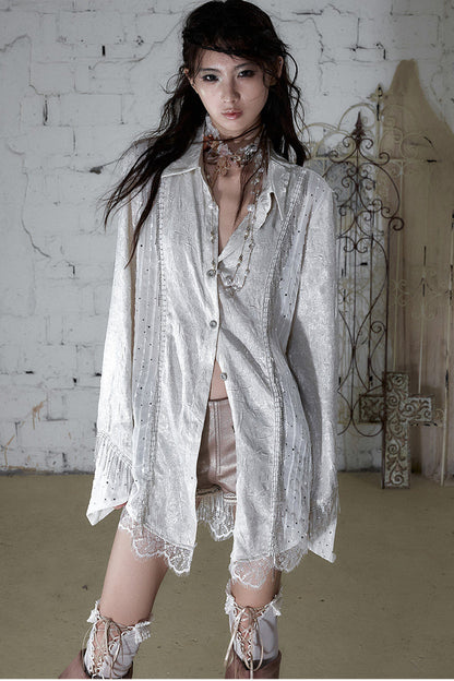 Barocke Satinbluse mit Kettenmuster