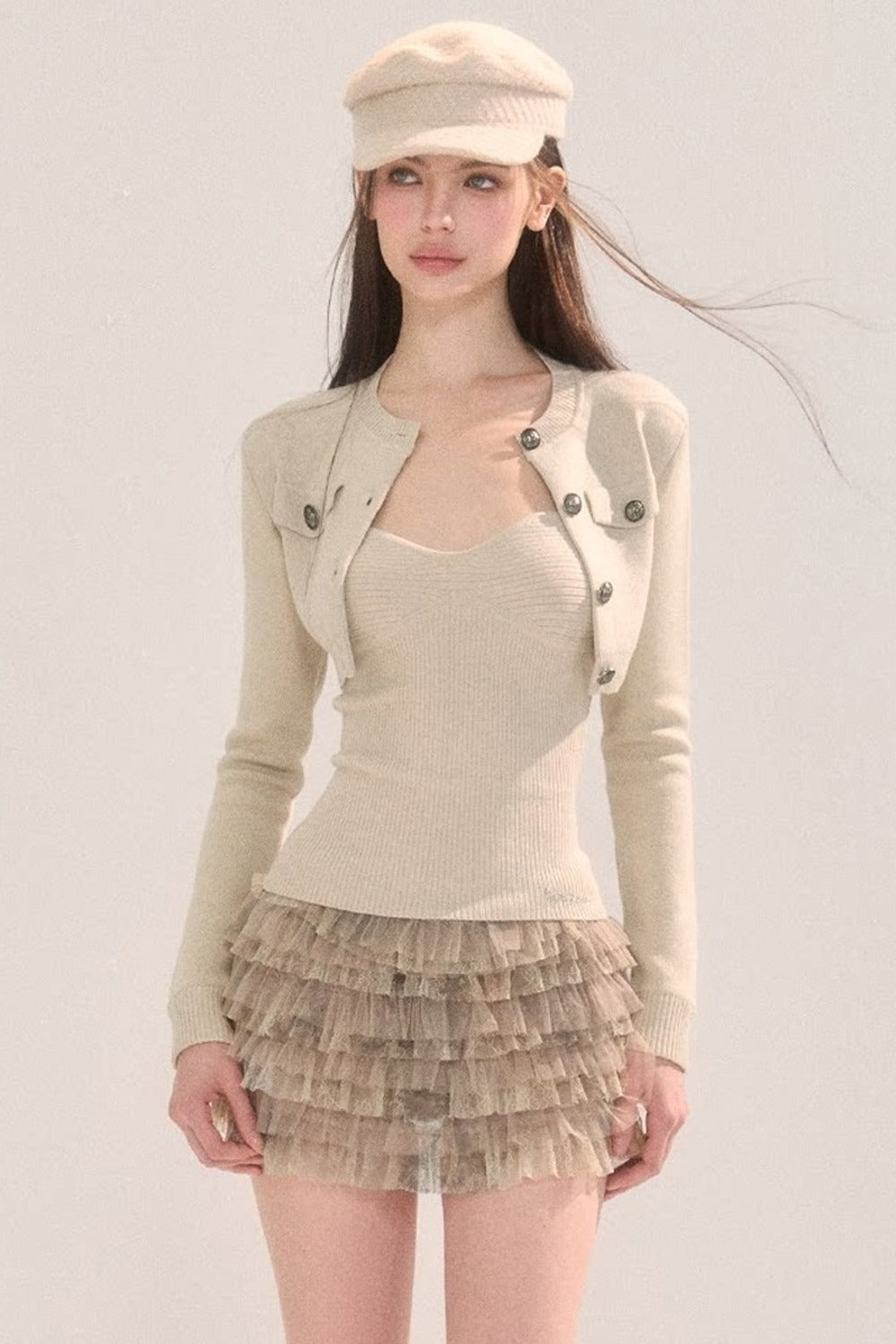 Gestricktes zweiteiliges Set aus Tube-Top und Jacke