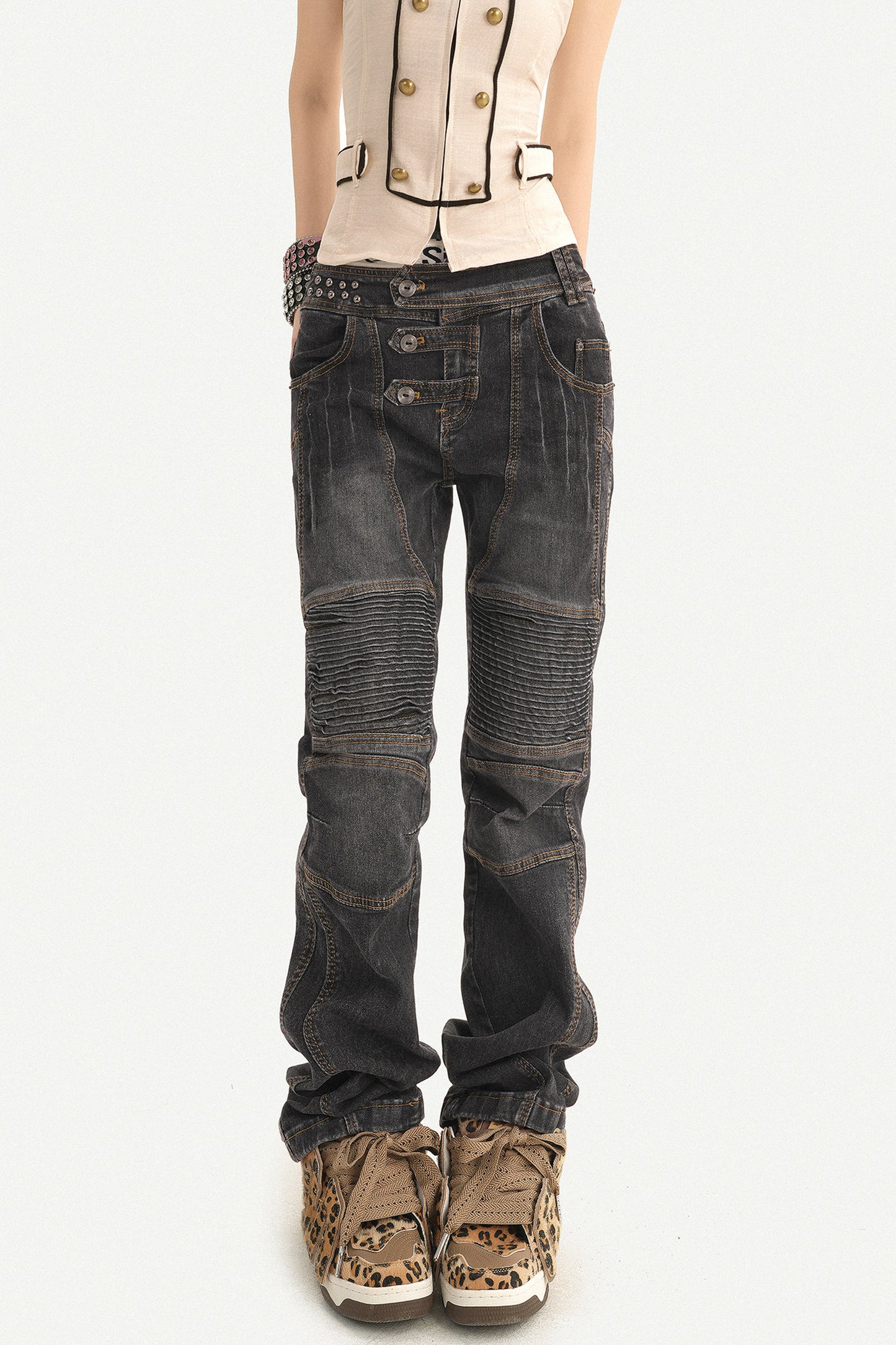 Gewaschene plissierte gerade Biker-Jeans