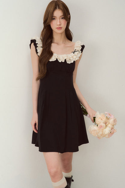 Robe noire à épaules dénudées avec bordure en dentelle au style tendance