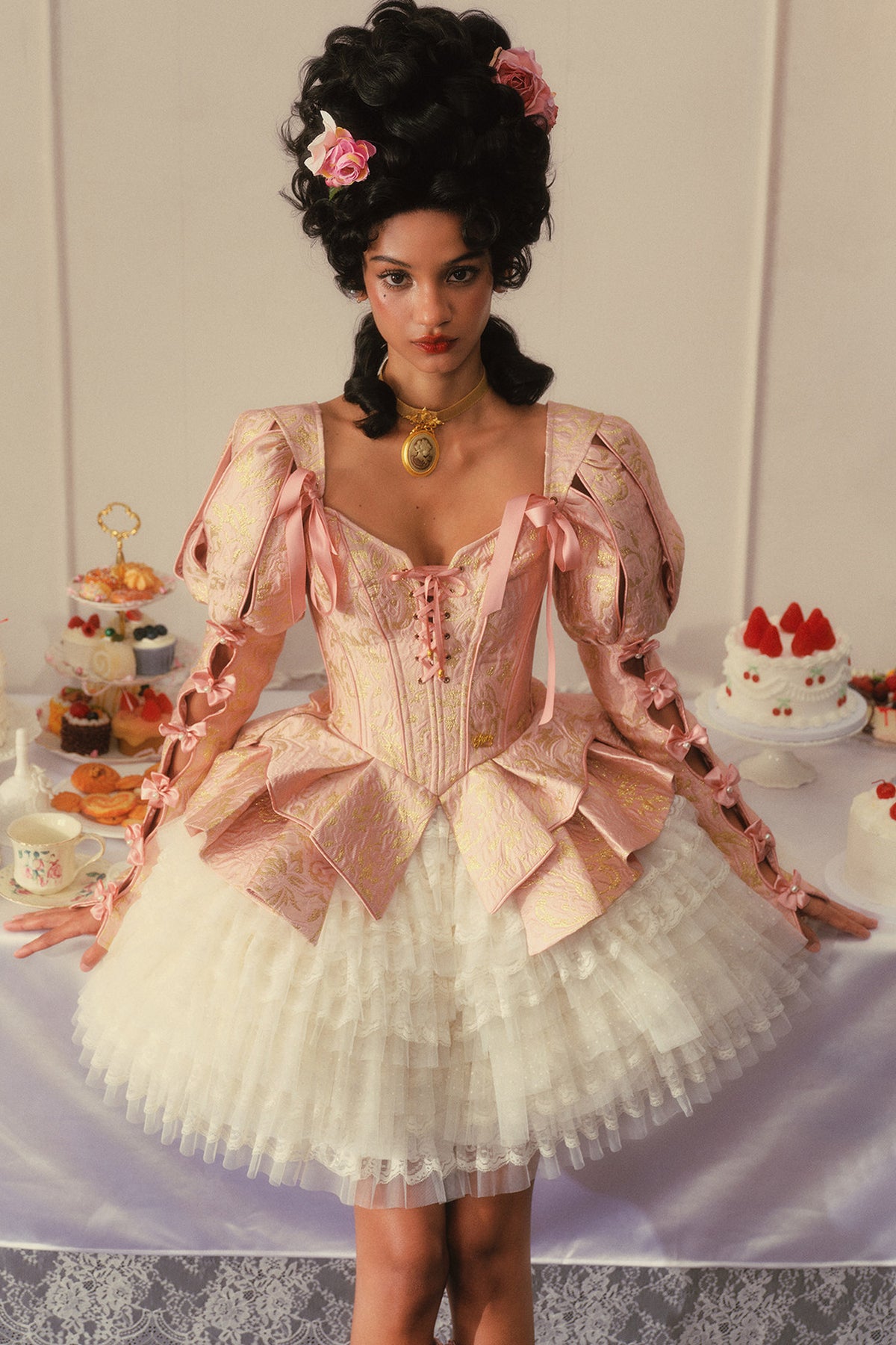 Exklusives Korsett mit Fischgrätenmuster und Rock-Set