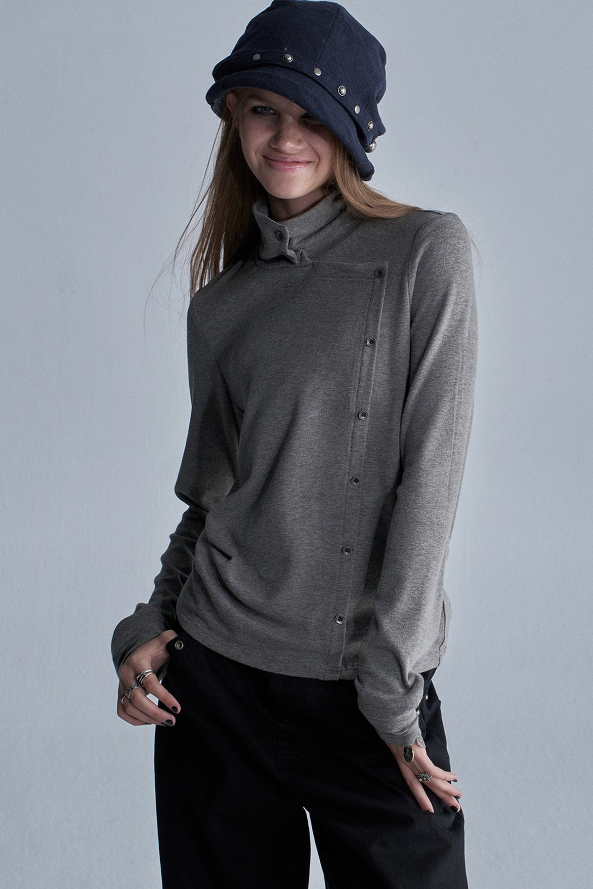 Langarmshirt mit diagonaler Knopfleiste