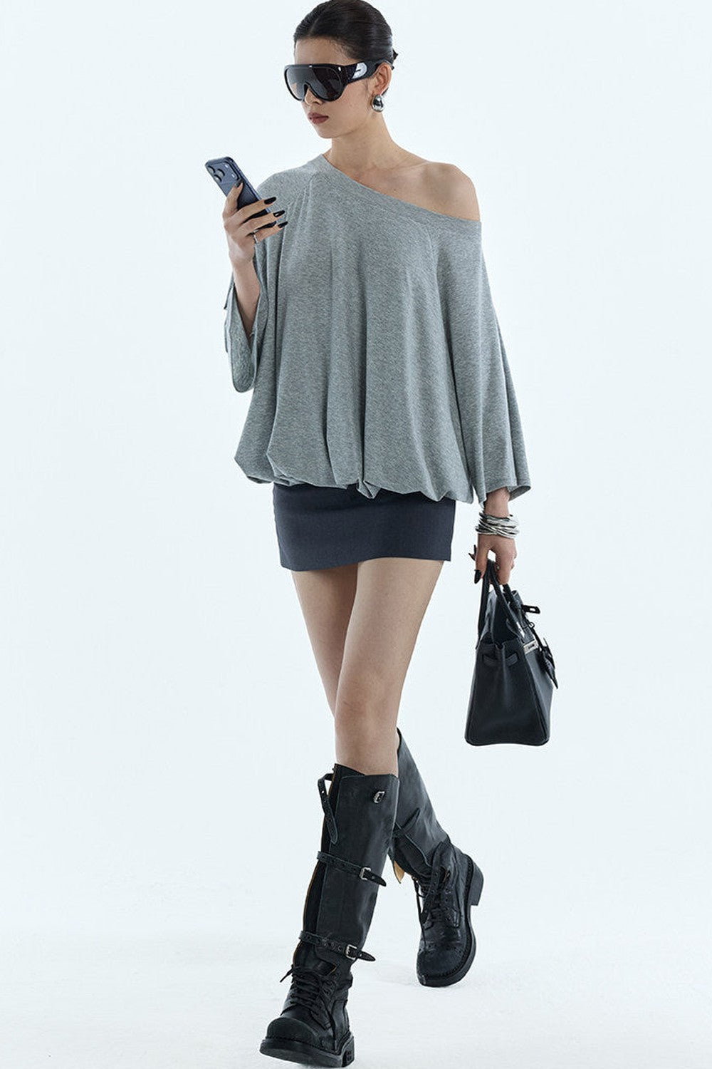 Blusa floreale con maniche a sbuffo e spalle scoperte