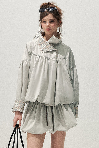 Set trench e gonna scozzese grigio-blu con bottoni decorativi