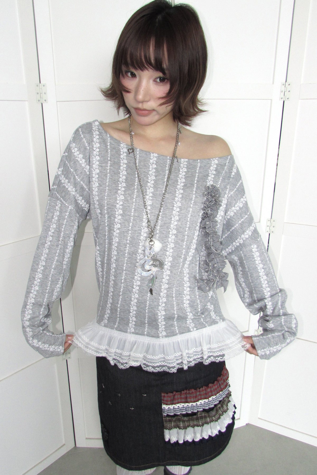 3D Corsage Lace Hem T-Shirt