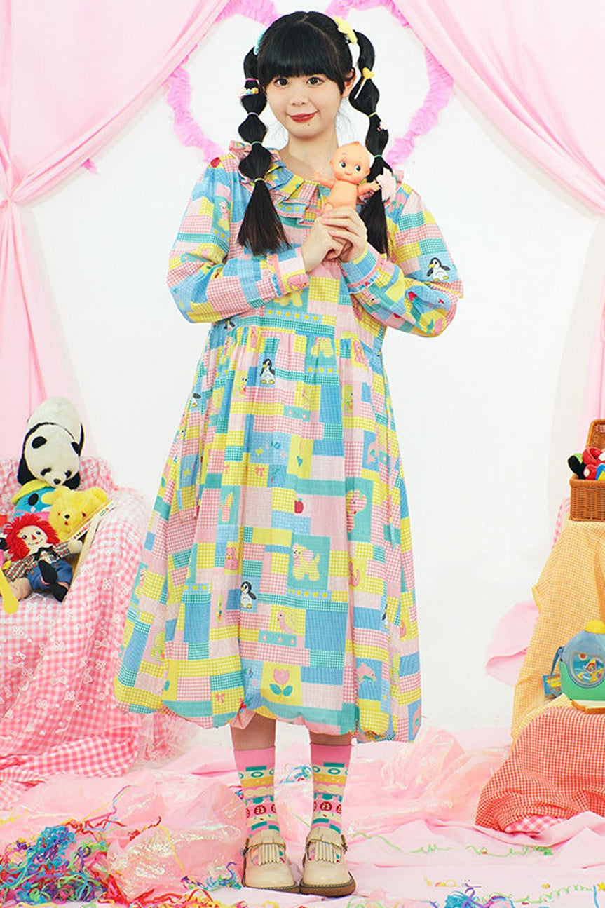 Langärmeliges Kleid mit Originaldruck und Blütenknospenmotiv