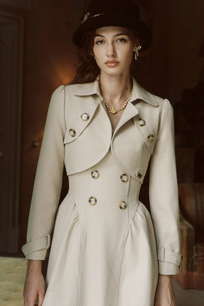 Set aus kurzer Jacke und Kleid