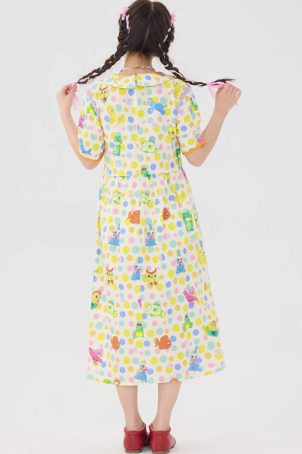 Robe blanc cassé à pois et graffiti