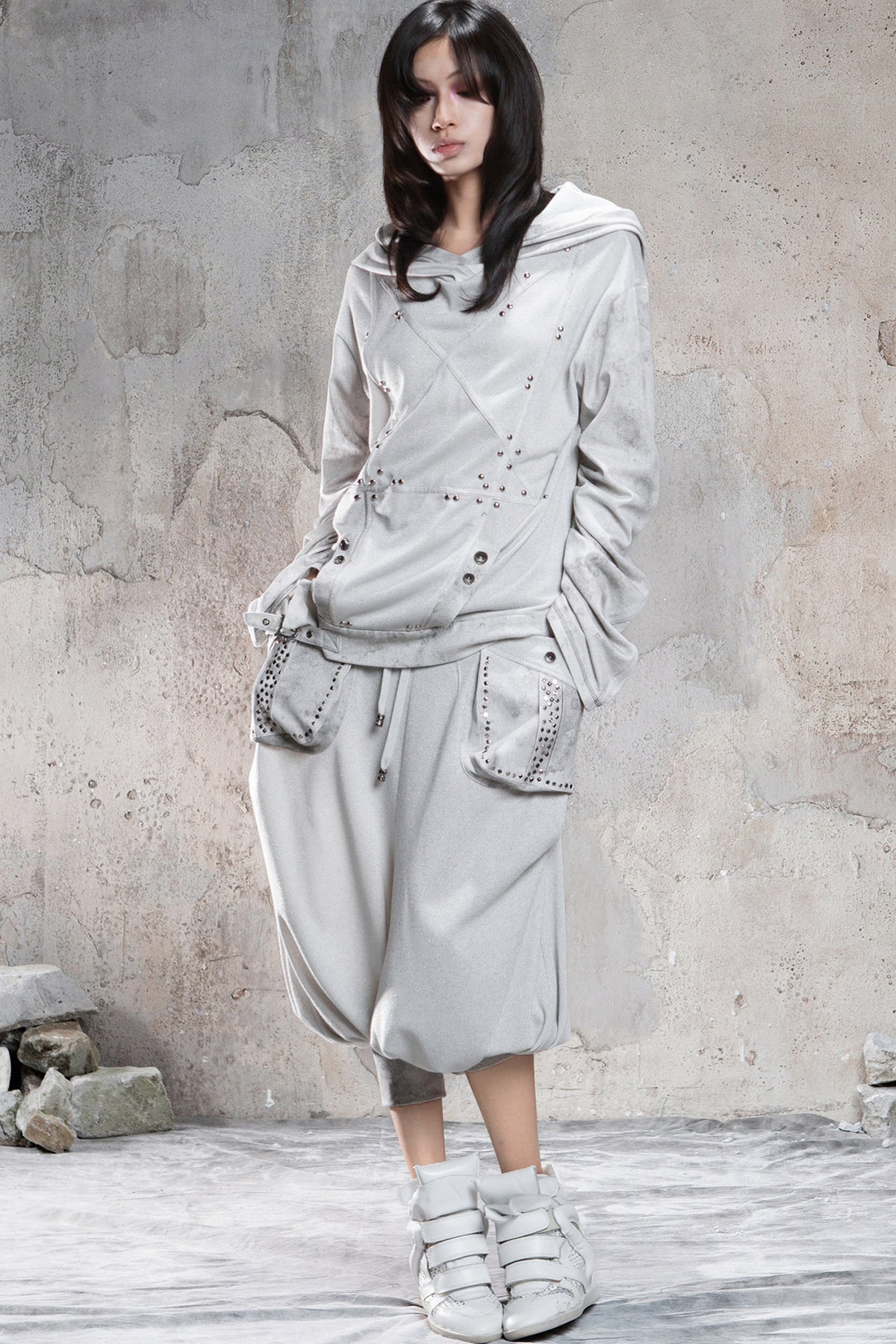 Loose Distressed Rivet Hooded Sweatshirt