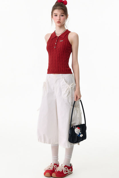 Pantaloni bianchi a vita alta con più tasche