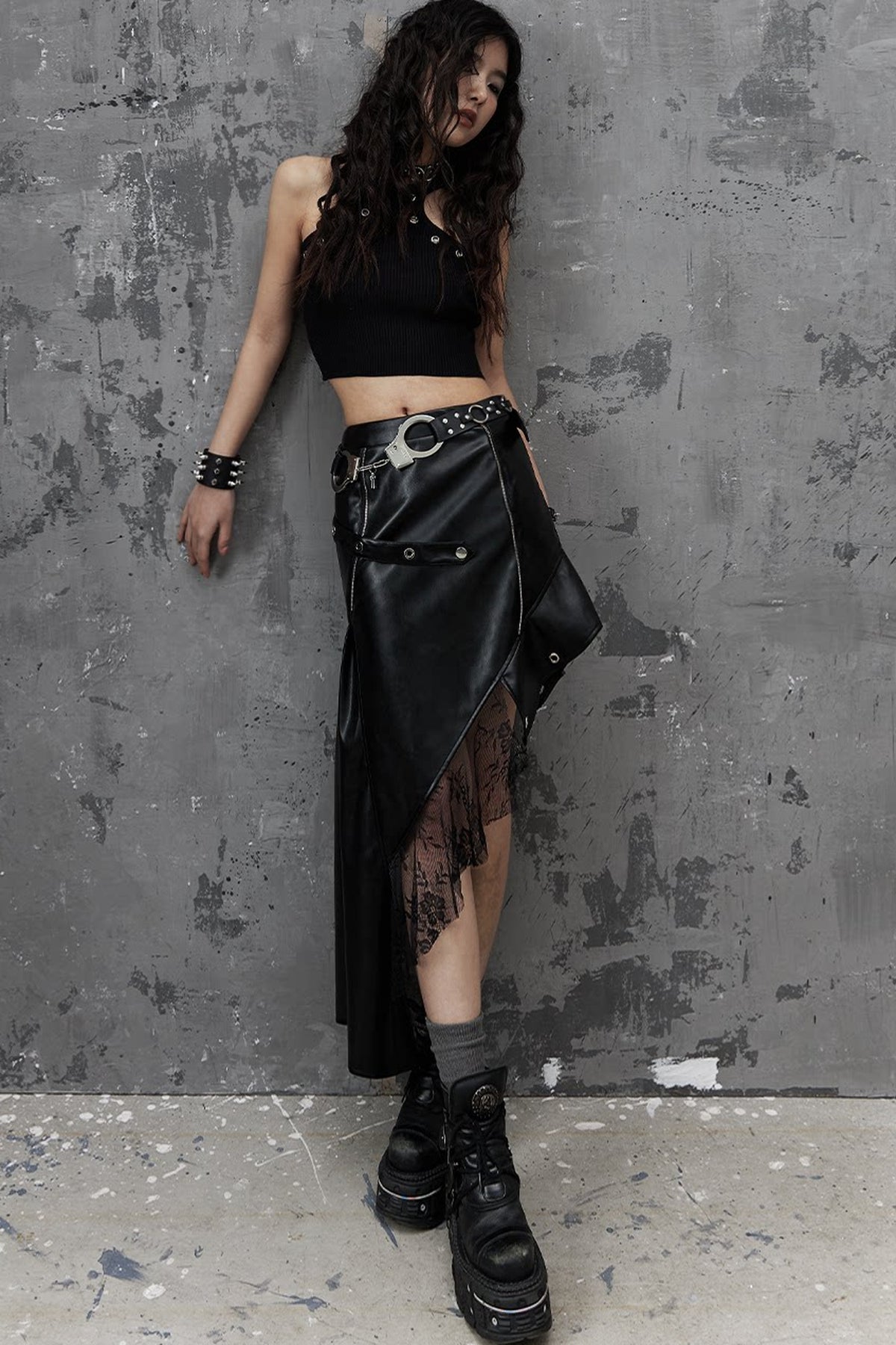 Asymmetrischer Patchworkrock aus Kunstleder