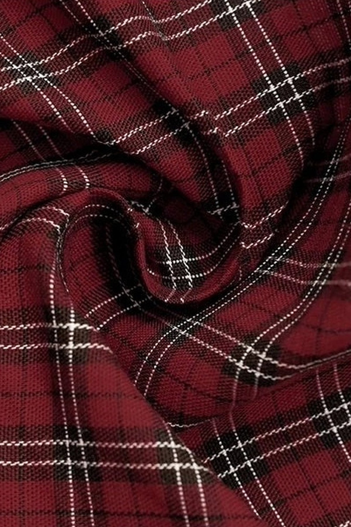 Completo con gonna asimmetrica a quadri con cintura con nappine e top in maglia