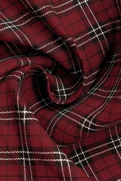 Completo con gonna asimmetrica a quadri con cintura con nappine e top in maglia