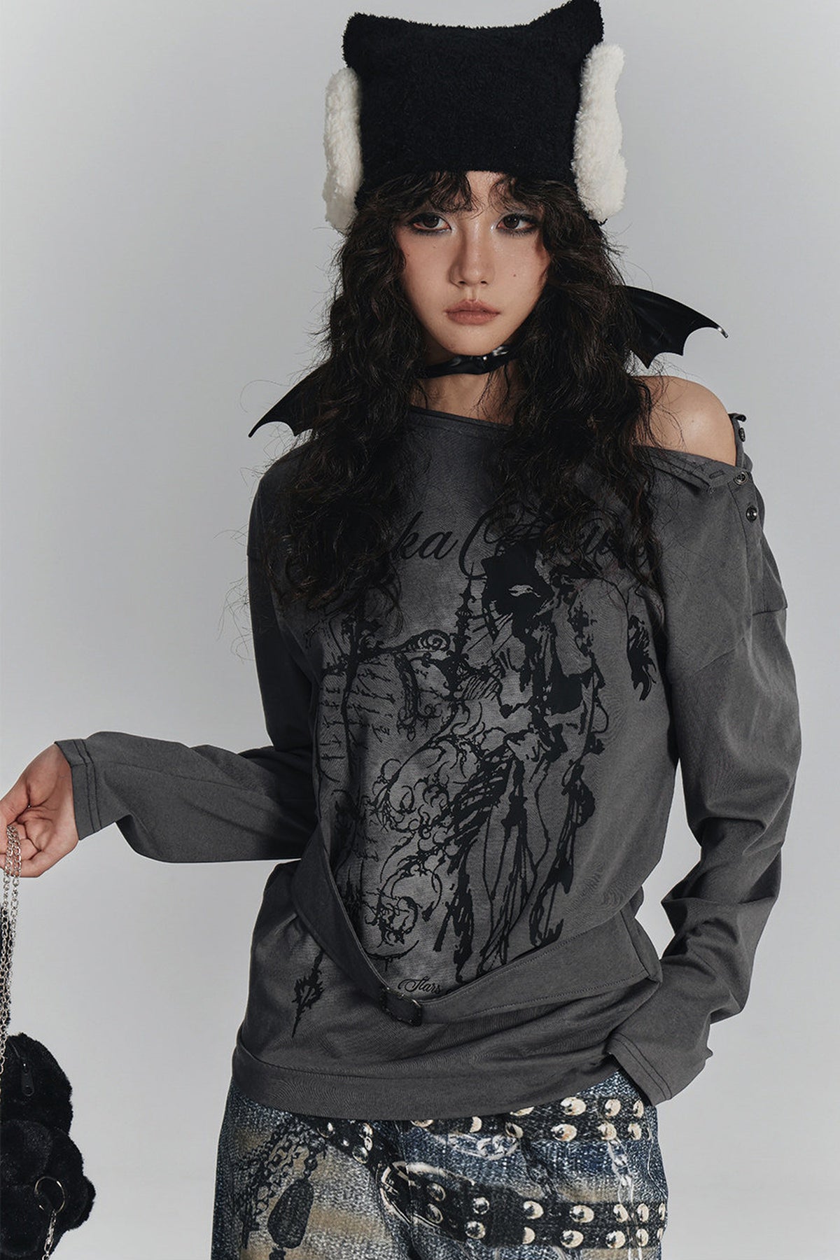 Style Printed Off-Shoulder Long-Sleeve T-shirt