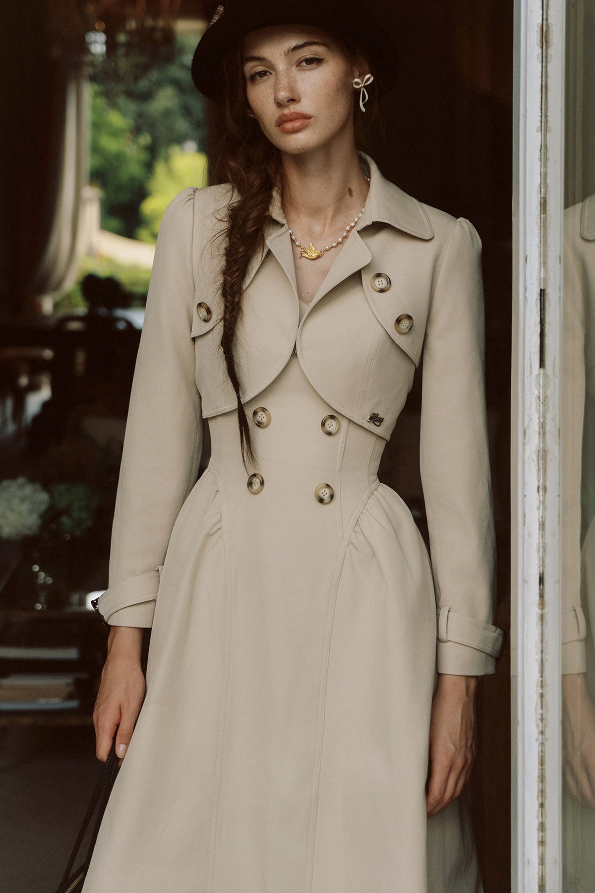 Set aus kurzer Jacke und Kleid