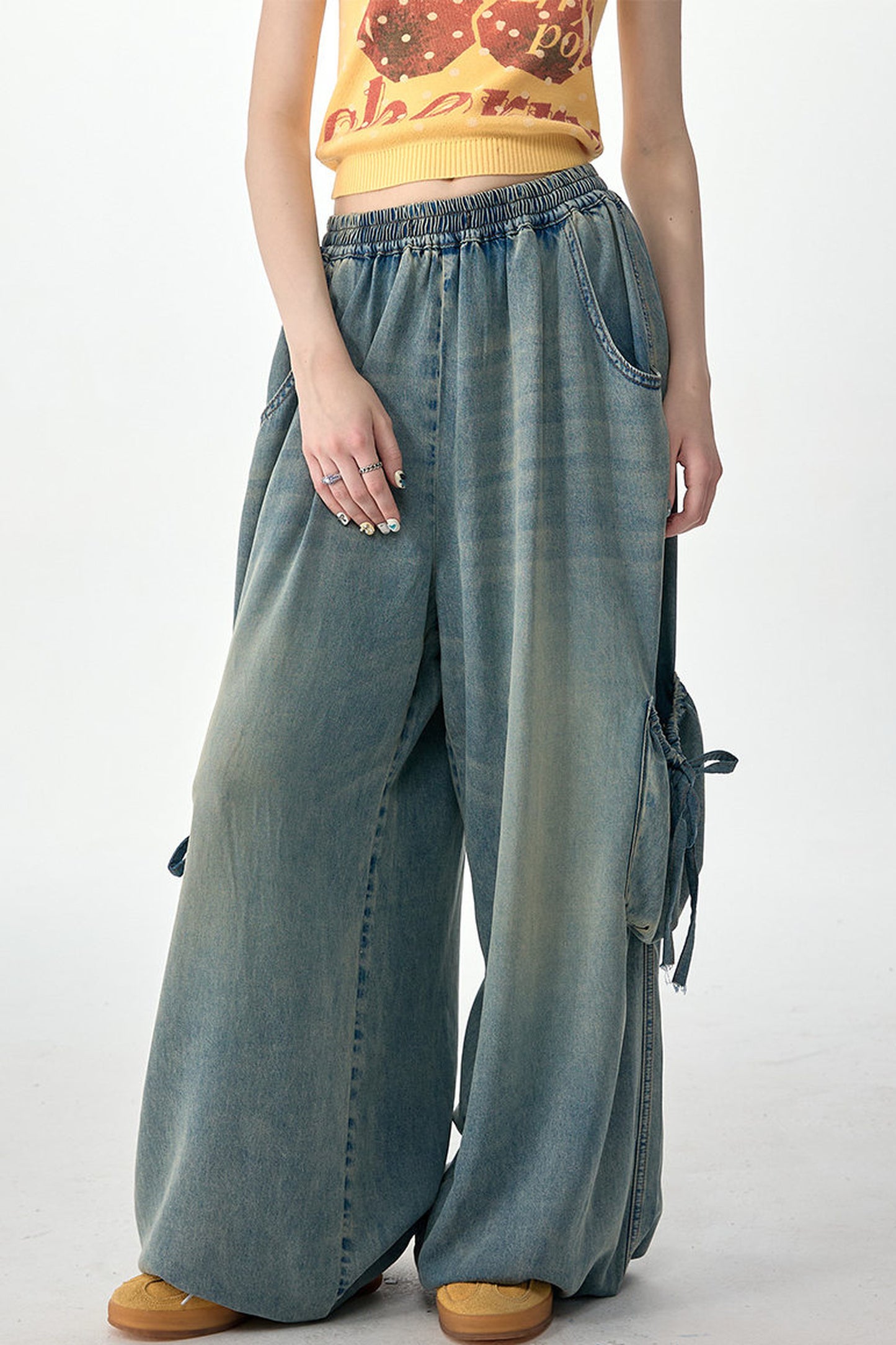 Retro-Jeanshose mit elastischem Bund und weitem Bein