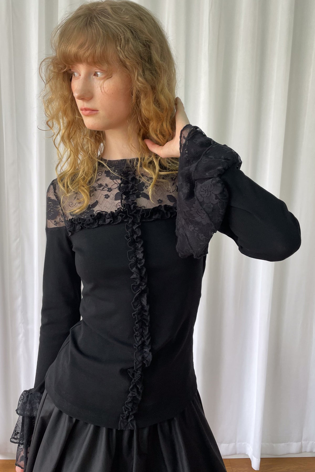 Lace Patchwork Ruffle Sleeve Knit Top