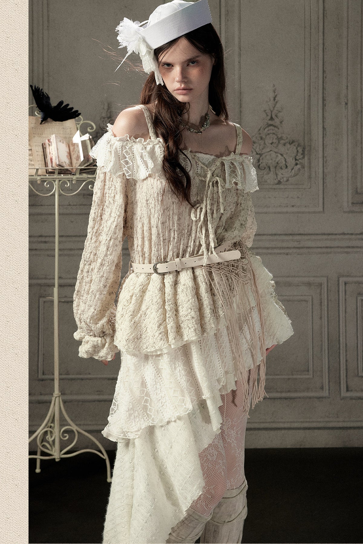 Beige One-Shoulder Lace Trailing Dress